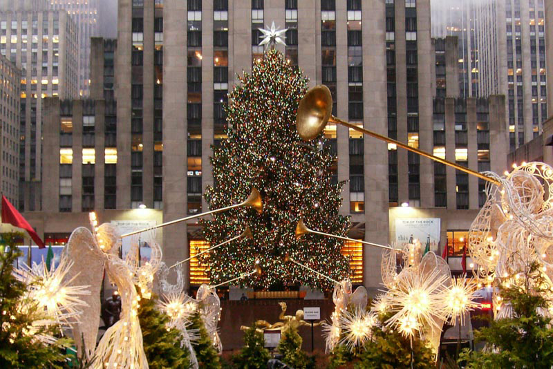 Enjoy Limousine Service in NYC for the Rockefeller Christmas Tree